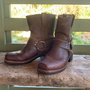 FRYE Harness 8R W Brown size 7M